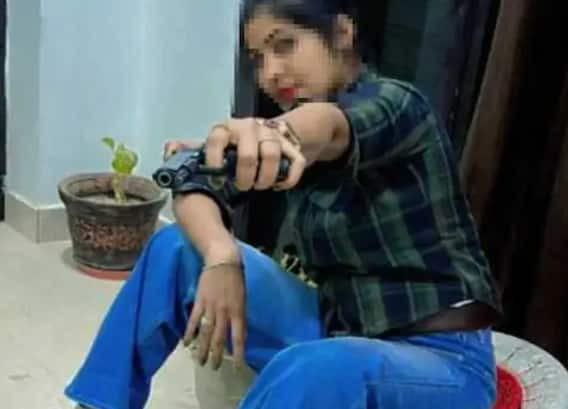 Bathinda'ਚ ਕੁੜੀ ਨੇ ਪਿਸਤੌਲ ਨਾਲ ਬਣਾਈ ਰੀਲ, ਪੁਲਿਸ ਨੇ ਸ਼ੁਰੂ ਕੀਤੀ ਭਾਲ! ਵਾਇਰਲ ਵੀਡੀਓ 'ਤੇ ਕੀ ਹੋਵੇਗਾ?