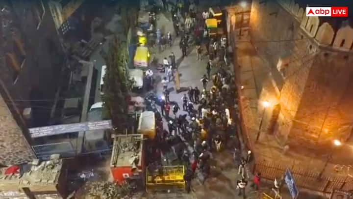 In Delhi, at midnight on January 6, action was taken to remove illegal encroachment near Faiz-e-Ilahi Mosque located at Ramlila Maidan near Turkman Gate. Around 10 bulldozers were deployed at the spot in the early hours of 7 January, during which the situation in the area became tense.