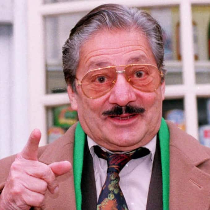 Saeed Jaffrey left his first wife and fell in love with his co-actress, regretted it after divorce