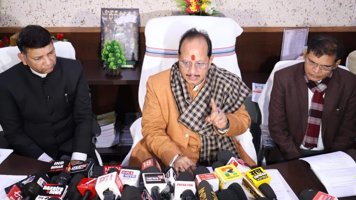 बिहार: 'बीमारी है तो धीरे-धीरे डोज दे रहे', बोले विजय कुमार सिन्हा, '31 मार्च तक…'