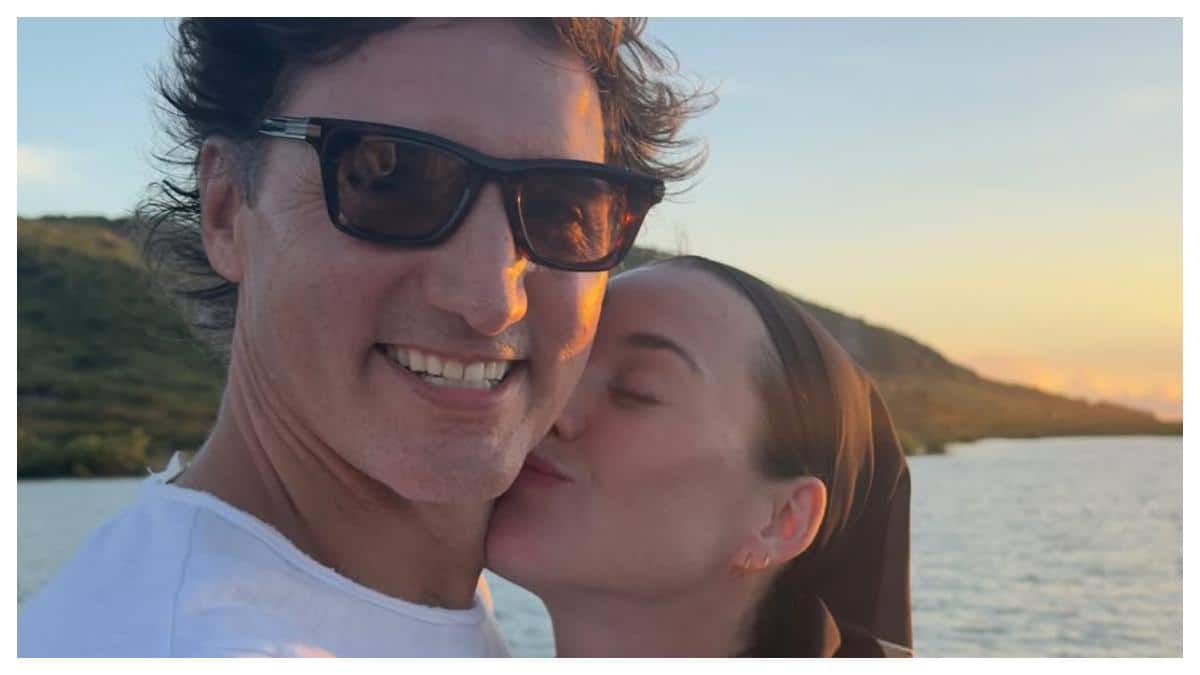 Katy Perry Posts Beach Kiss With Justin Trudeau, Includes Family Moments With Ex Orlando Bloom