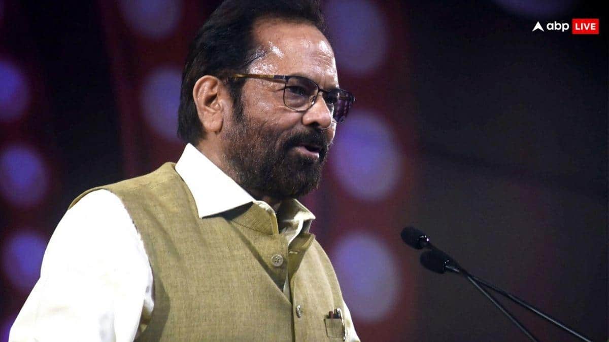 'साजिशी सिंडिकेट कभी सफल नहीं होंगे', तुर्कमान गेट इलाके में हुई पत्थरबाजी पर बोले मुख्तार अब्बास नकवी