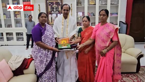 Seethakka Surekha meets KCR: ఎర్రవల్లి ఫామ్‌హౌస్‌లో కేసీఆర్‌తో మంత్రులు సురేఖ, సీతక్క సమావేశం - మేడారం జాతరకు ఆహ్వానం