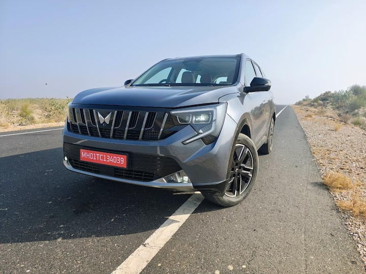 মহিন্দ্রা লঞ্চ করল নতুন SUV, XUV 7XO। ডিজাইন ও কিছু বৈশিষ্ট্যের বিশেষত্বর জন্য এটিকে অন্য সকলের থেকে আলাদা করে তুলেছে। কারণ এক ঝটকায় মনে হতেই পারে, এটি গাড়ি না কি চলমান গ্যাজেট বক্স!