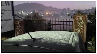 पर्यटन क्षेत्र माउंट आबू में कड़ाके की सर्दी, बर्फीली ओस में पर्यटकों की मौज, आम जनजीवन बेहाल