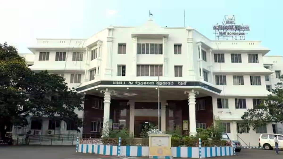 Tamil Nadu: सरकारी नौकरी का लालच देकर ठगे 74 लाख रुपए! थेनी के पूर्व PRO दंपति पर केस दर्ज