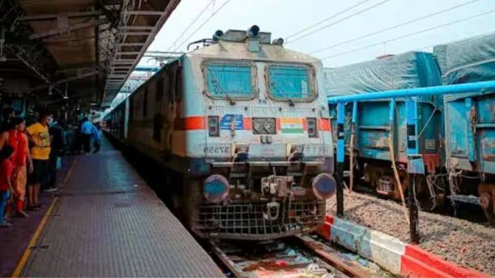 Tatkal कोटे से टिकट बुक करने पर अगर सीट कन्फर्म नहीं होती. तो स्टेटस बनता है TQWL. इसमें कन्फर्मेशन की संभावना GNWL से कम रहती है, क्योंकि तात्काल कोटे की सीटें सीमित होती हैं. अगर चार्ट बनने तक टिकट कन्फर्म नहीं हुआ, तो वह अपने आप कैंसिल होकर रिफंड हो जाता है.