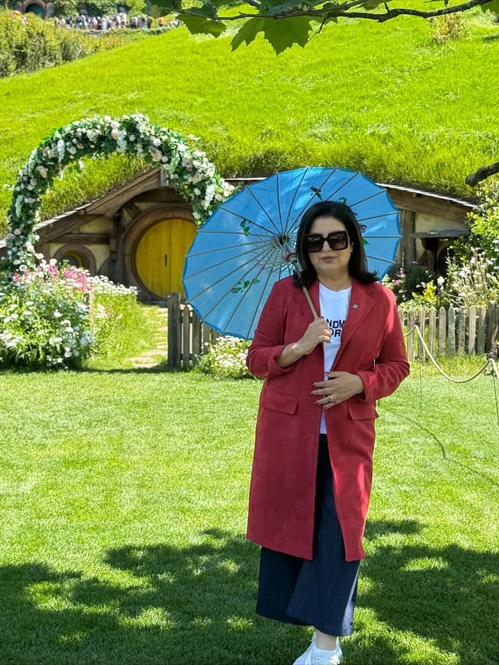 उनके चैनल पर उनके कुक दिलीप के साथ वीडियो फैंस को काफी पसंद आ रहे हैं. दोनों की मजेदार नोकझोंक और खाना बनाने का अंदाज लोगों का ध्यान खींचता है.