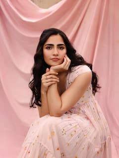 रुक्मिणी वसंत की 10 तस्वीरें, बेहद खूबसूरत हैं Toxic फिल्म की ये एक्ट्रेस