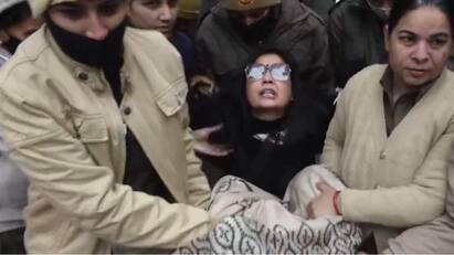 Mahua Moitra, Derek O’Brien Detained As TMC MPs Protest Outside Amit Shah’s Office Over ED Raids