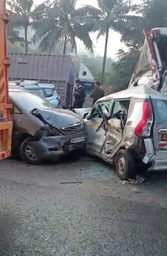 Ghodbunder Accident: घोडबंदर गायमुख घाटात भीषण अपघात; 4 ते 5 गाड्या एकमेकांना धडकल्या, PHOTO