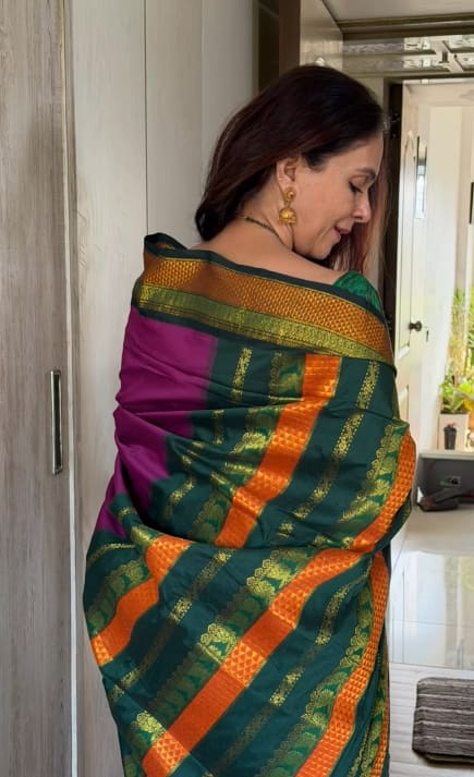 ही साडी पूर्वी दरबारातील महिला परिधान करत. राजेशाही पाहुण्यांना भेटवस्तू देण्यासाठी ही साडी वापरली जायची.
