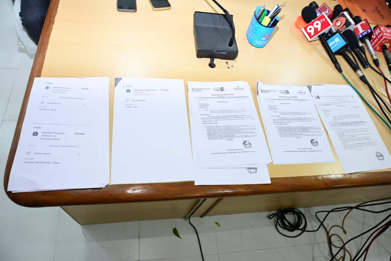 Job Fraud in Adilabad: ఉద్యోగాల పేరుతో మోసం.. ఆదిలాబాద్ జిల్లాలో ముగ్గురు అరెస్ట్.. ఐదుగురిపై కేసు నమోదు