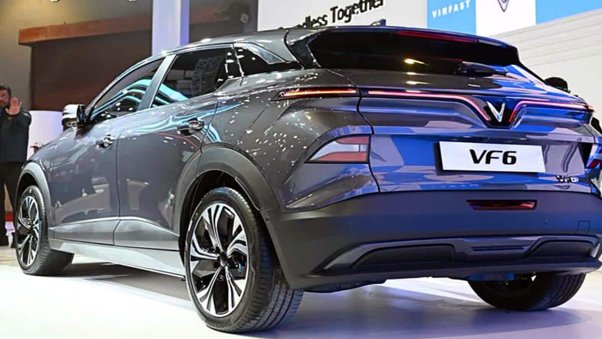 VinFast VF6 & VF7 கார்களின் விலை உயர்வு: அதிர்ச்சியில் வாடிக்கையாளர்கள்! புதிய விலைகள் இதோ!