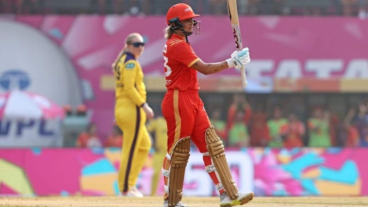 WPL के दूसरे मैच में लगा रनों का अंबार, गुजरात ने बना दिए 207 रन, कप्तान गार्डनर का अर्धशतक