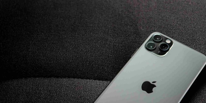 एक और जरूरी बात यह है कि असेंबलिंग और मैन्युफैक्चरिंग में फर्क होता है. भारत में Tata Electronics, Foxconn और Pegatron जैसी कंपनियों की फैक्ट्रियों में iPhone की असेंबलिंग की जाती है. इसका फायदा जरूर मिलता है, लेकिन जब तक ज्यादातर पार्ट्स देश में ही नहीं बनते, तब तक लागत में बड़ी गिरावट आना मुश्किल है. यही वजह है कि भारत में असेंबल होने के बावजूद iPhone सस्ता नहीं हो पाता.