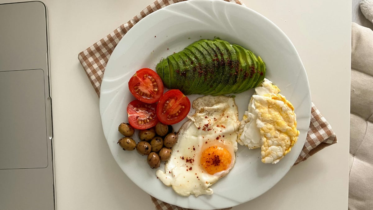 Colour Your Plate Right: Orange, White, And Green Foods For Balanced Nutrition