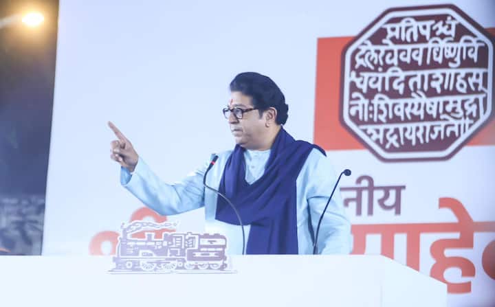 राज ठाकरे आणि उद्धव ठाकरे काय बोलणार याकडे मुंबईसह महाराष्ट्रासह नव्हेच, तर देशाचे लक्ष लागून राहिलं आहे.