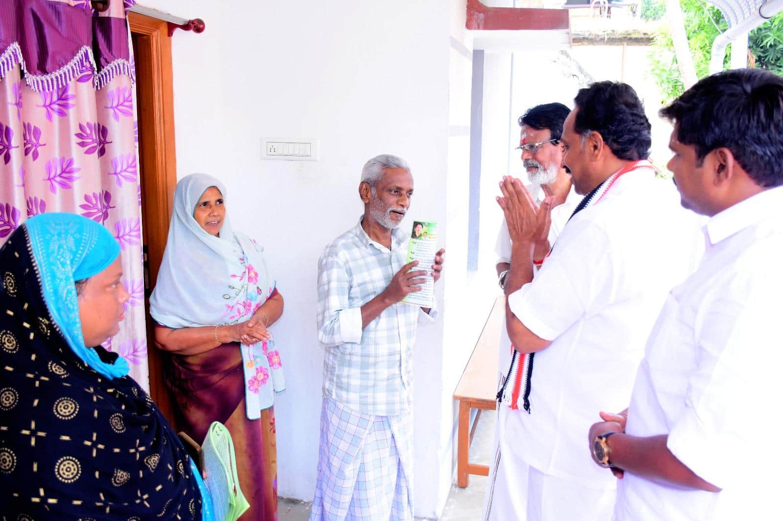 கரூர் தேர்தல் களம் சூடுபிடிக்குமா? எம்.ஆர்.விஜயபாஸ்கர் பரப்புரை தீவிரம்! அதிமுக கூட்டணி வியூகங்கள் என்ன?