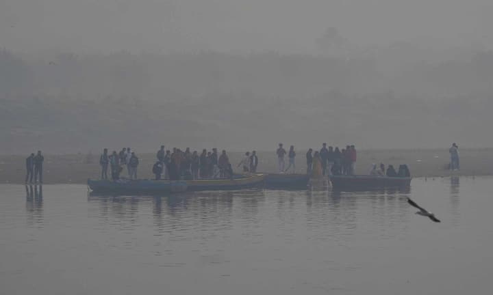 दिल्ली में यमुना के कई घाट है, ऐसे में सही घाट पर पहुंचना जरूरी है. वहीं बोटिंग और पक्षियों को दाना डालने वाला घाट वही है, जिसके पास धर्म संघ गौ सेवा सदन स्थित है. यही वह जगह है जहां सबसे ज्यादा लोग सुबह-सुबह पहुंचते हैं.