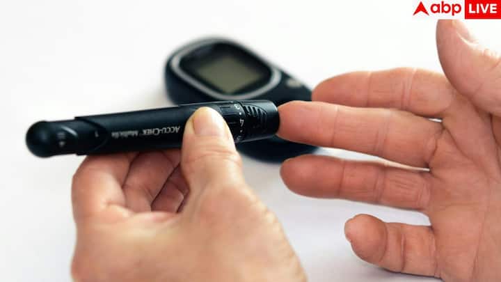 Sugar is not the only cause of diabetes, but it is definitely a major risk factor. Sweet drinks and processed foods increase blood sugar rapidly and increase insulin resistance. If not controlled for a long time, it can cause damage to eyes, kidneys, nerves and heart.
