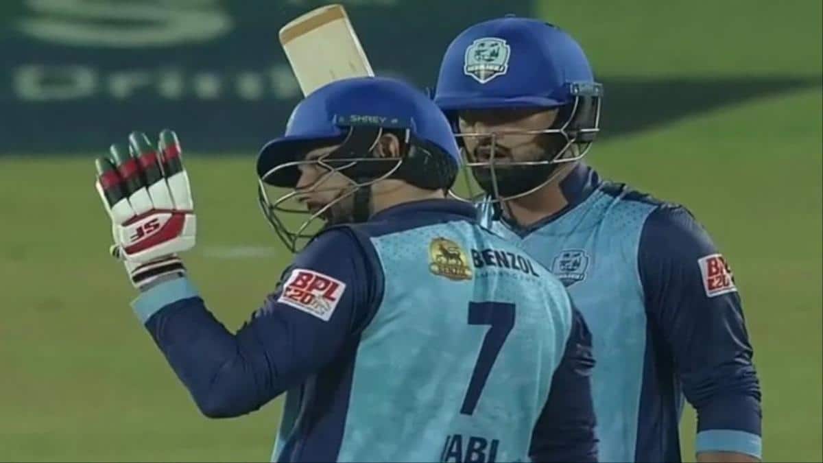 बाप-बेटे की जोड़ी ने साथ में बल्लेबाजी कर मचाया धमाल, क्रिकेट के इतिहास में पहली बार देखने को मिला ऐसा