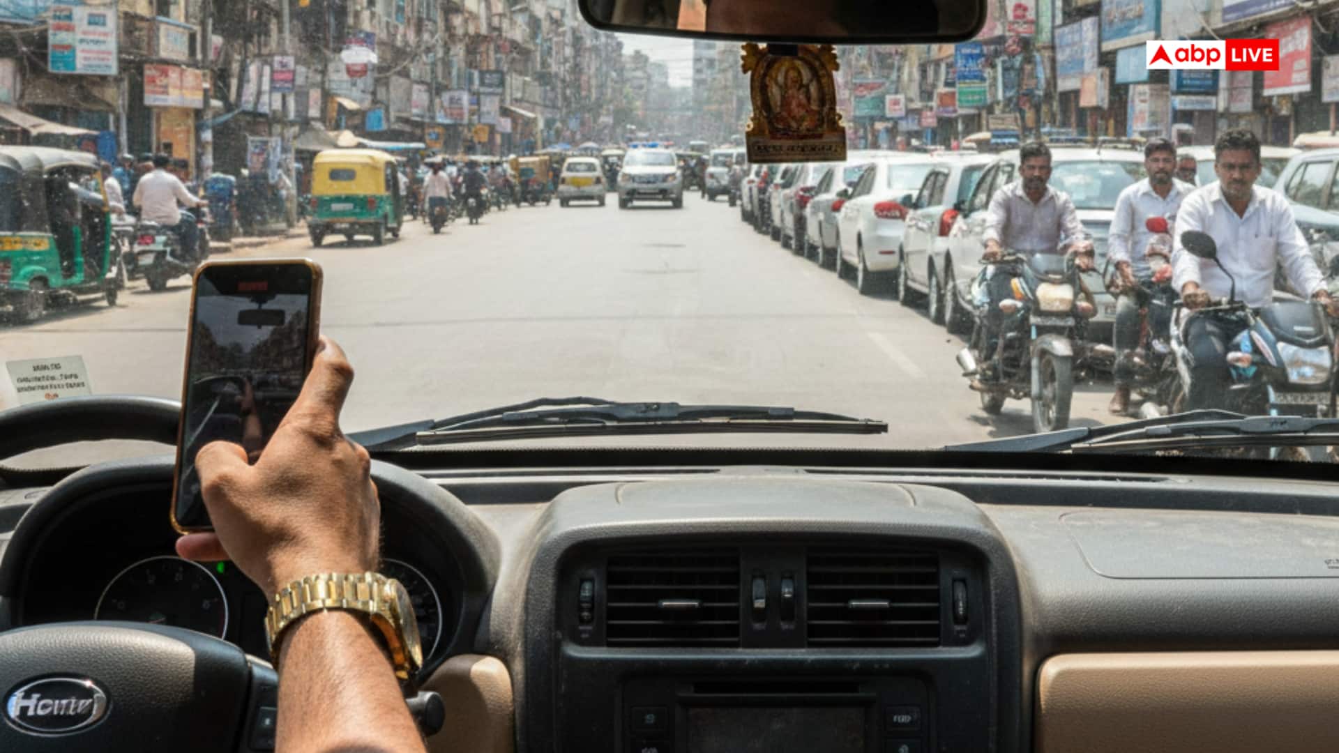 गलत साइड से Thar दौड़ाकर बोला युवक- 'कानून तोड़ने की छूट देती है महिंद्रा की ये गाड़ी, वीडियो वायरल