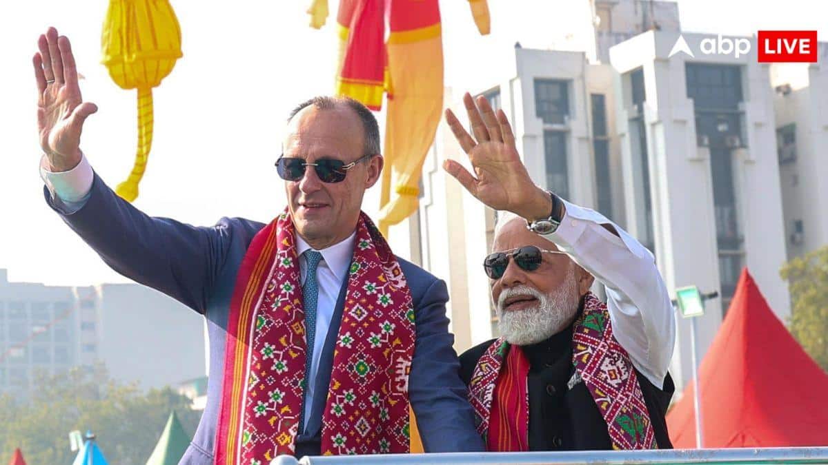 PHOTOS: पीएम मोदी ने पकड़ी चरखी, ढील देने लगे जर्मन चांसलर, दोस्त जैसे दोनों ने उड़ाई हनुमान जी वाली पतंग