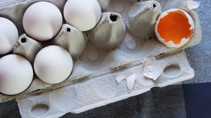 শীতে শরীর উষ্ণ রাখা এবং সুস্বাস্থ্য বজায় রাখা অত্যন্ত গুরুত্বপূর্ণ হয়ে ওঠে। তাই, যদি আপনি ভাবছেন যে এই ঋতুতে কোন খাবারটি সবচেয়ে উপকারী, তাহলে উত্তর হল সিদ্ধ ডিম।