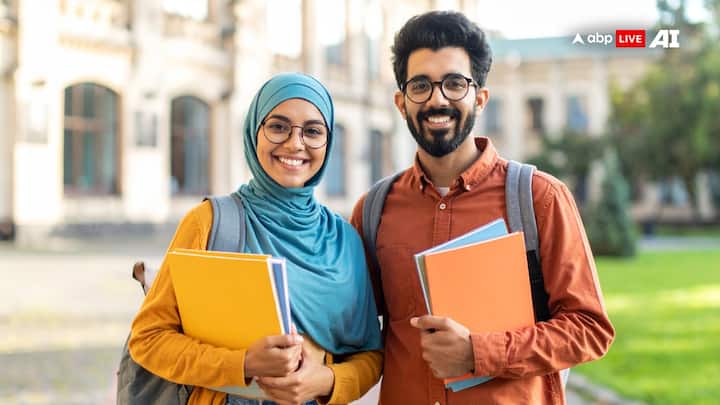 JEE और NEET में सवाल आपकी इंग्लिश नहीं, आपकी सोच और कॉन्सेप्ट को परखते हैं.फिजिक्स के नियम हों या बायोलॉजी की परिभाषाएं उनका मतलब हर भाषा में एक ही होता है.