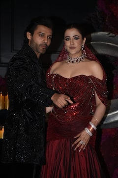 Nupur-Stebin Wedding Reception: मरून गाउन में अप्सरा लगीं नूपुर सेनन, ब्लैक आउटफिट में जंचे स्टेबिन बेन, देखें तस्वीरें