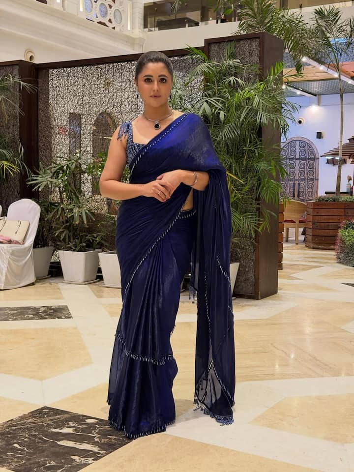रश्मि ने कहा,'उस समय मेरी उम्र सिर्फ 16 साल ही थी और उसने मुझे बेहोश करने की कोशिश की. मैं असहज थी और किसी तरह वहां से बाहर निकली.