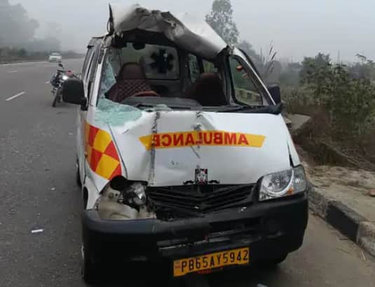 ਕਪੂਰਥਲਾ ‘ਚ ਵਾਪਰਿਆ ਭਿਆਨਕ ਹਾਦਸਾ, ਐਂਬੂਲੈਂਸ ਡਰਾਈਵਰ ਦੀ ਮੌਤ ਕਪੂਰਥਲਾ ‘ਚ ਵਾਪਰਿਆ ਭਿਆਨਕ ਹਾਦਸਾ, ਐਂਬੂਲੈਂਸ ਡਰਾਈਵਰ ਦੀ ਮੌਤ