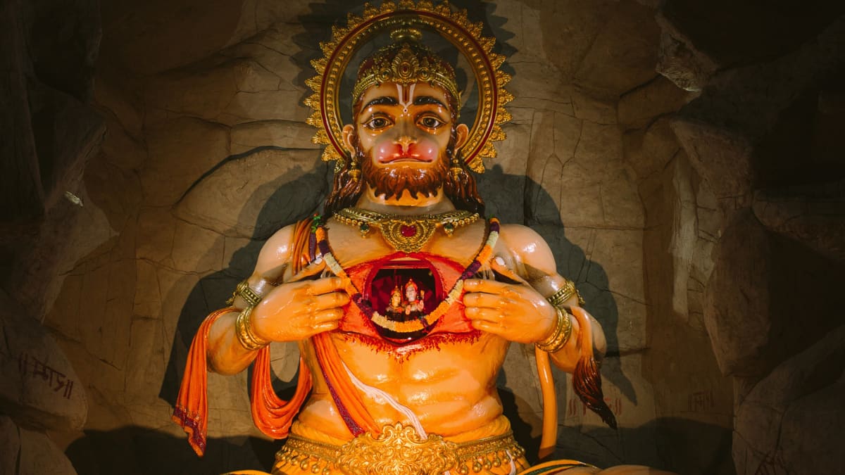 Chanting Hanuman Chalisa At The Right Time: 3 Sacred Muhurat That Bring Prosperity And Remove Obstacles