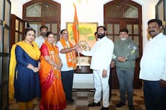 गोरेगावात ठाकरेंना धक्का! शिंदे दाम्पत्यांचा सकाळी 11 वाजता भाजपमध्ये प्रवेश ठरला, आदल्या रात्री 11 वाजता शिंदेंनी हेरला