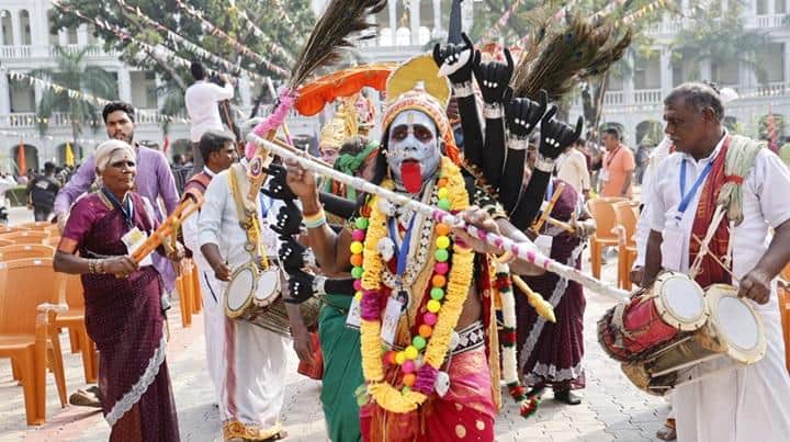லயோலா கல்லூரியில் 'மண் மணம்': பொங்கல் விழா கொண்டாட்டம்! பாரம்பரியம், கலை, இளைஞர்கள் ஒன்றுகூடல்!