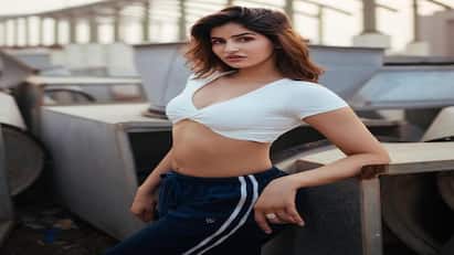 Sakshi Malik Photo: સાક્ષી મલિક પોતાની બોલ્ડનેસના કારણે સોશિયલ મીડિયા પર લાઇમલાઇટમાં રહે છે. જ્યારે પણ સાક્ષી મલિક ઈન્સ્ટાગ્રામ પર પોતાની તસવીરો શેર કરે છે, ત્યારે તે ફેન્સમાં ઝડપથી વાયરલ થઈ જાય છે.
