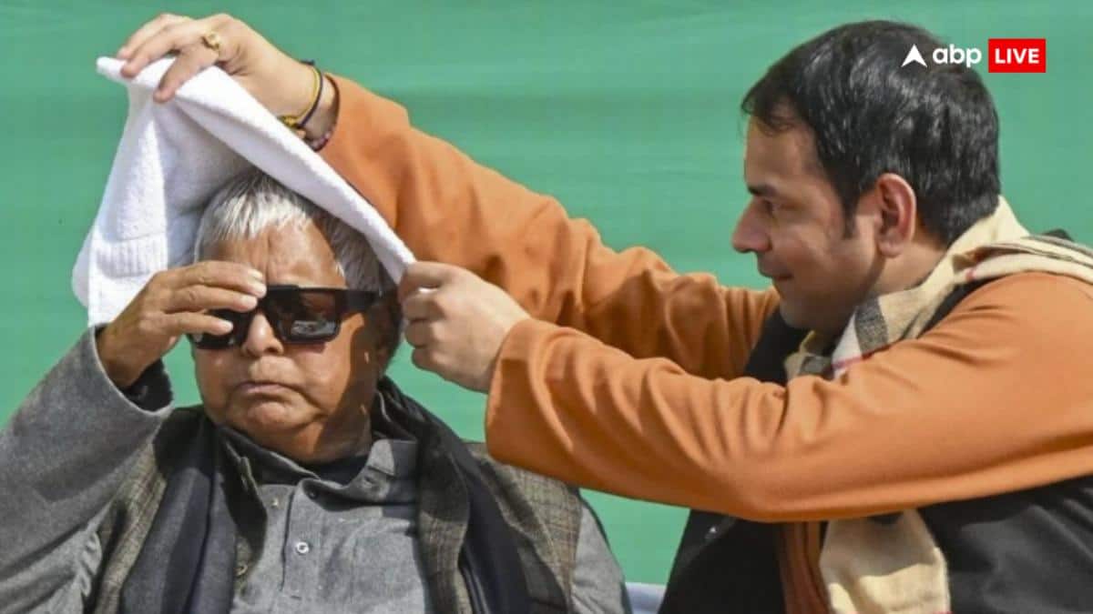 7 महीने पहले जिस बेटे को पार्टी से निकाला आज उसके घर पहुंचे लालू यादव, तेज प्रताप भी पिता की सेवा में दिखे लीन