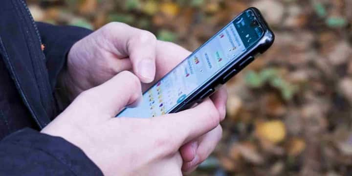 वहीं, अगर आपकी प्राथमिकता एक सस्ता, ज्यादा मजबूत और कम मेंटेनेंस वाला फोन है तो फिलहाल नॉर्मल स्मार्टफोन ही ज्यादा समझदारी भरा फैसला रहेगा. आखिरकार, सही चुनाव वही है जो आपकी जरूरत और बजट दोनों से मेल खाता हो.