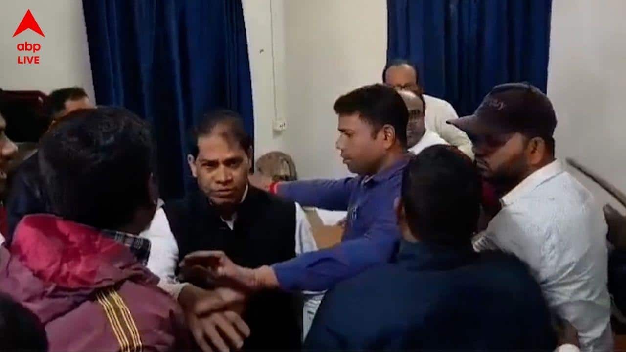 Murshidabad News : চেয়ার তুলে টেবিলে আছাড় ! আসবাবপত্র ভাঙচুর ! SIR-এ হয়রানির অভিযোগে বিধায়কের উপস্থিতিতেই বিডিও অফিসে তাণ্ডব