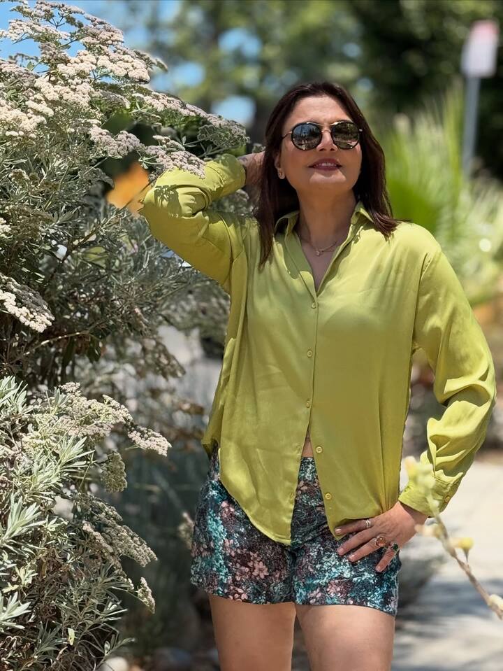 जी हां, दीपशिखा ने अपनी लाइफ में दो बार शादियां कीं, जिससे उन्हें दो बच्चे हुए. हालांकि, दोनों शादियां असफल रहीं और एक्ट्रेस ने खुद ही अपने बच्चों की परवरिश की.
