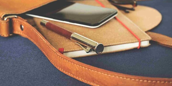 अगर आप नई टेक्नोलॉजी के शौकीन हैं और बड़ी स्क्रीन पर काम या एंटरटेनमेंट को प्राथमिकता देते हैं, तो 2026 में फोल्डेबल स्मार्टफोन आपके लिए एक शानदार विकल्प हो सकता है. बिजनेस यूजर्स, कंटेंट क्रिएटर्स और मल्टीटास्किंग करने वालों के लिए यह डिवाइस सच में काम का साबित हो सकता है.