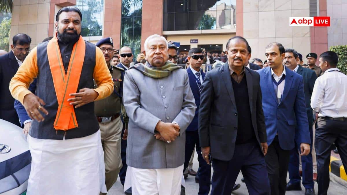 अब मिलेगा दो-दो बंगला! नीतीश कैबिनेट के फैसले पर चढ़ा सियासी पारा, विपक्ष ने खड़े किए सवाल