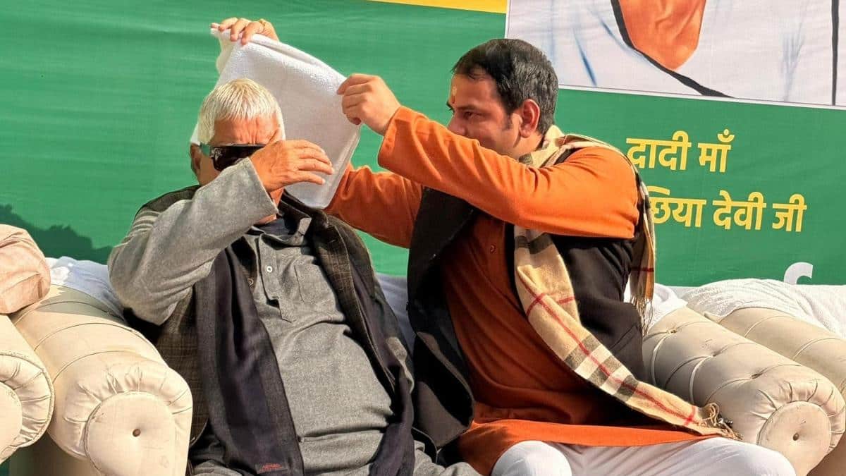 दही-चूड़ा भोज में पिता-बेटे की मुलाकात ने कर दिया भावुक, खुद तेज प्रताप यादव हो गए इमोशनल, बोले- 'मेरे लिए तो यह...'