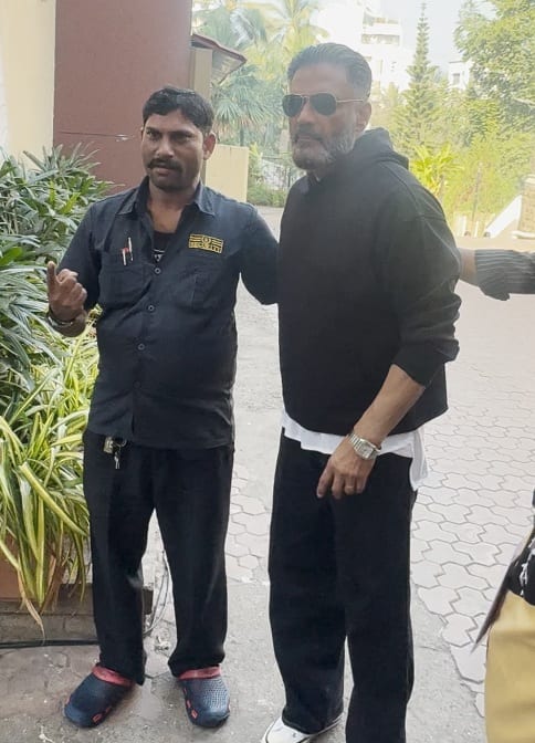 इसके अलावा अक्षय कुमार की पत्नी ट्विंकल खन्ना, सुनील शेट्टी, राकेश रोशन, गुलजार, हेमा मालिनी, जुनैद खान और किरण राव भी वोट डालने पहुंचे।