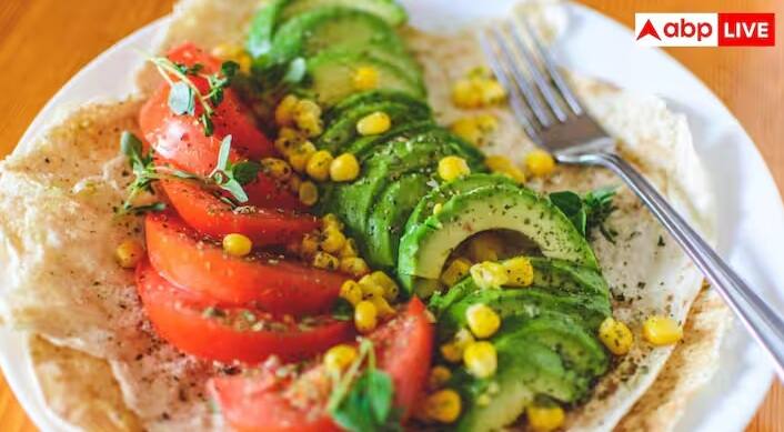 શાકાહારી દેશોની યાદીમાં ભારત મોખરે છે. ભારતમાં 29.5 ટકા વસ્તી શાકાહારી છે. ભારતમાં શાકાહારી ધર્મ ધાર્મિક માન્યતાઓ સાથે સીધો જોડાયેલો છે. હિન્દુ ધર્મ, જૈન ધર્મ અને બૌદ્ધ ધર્મની કેટલીક પરંપરાઓમાં, અહિંસાના સિદ્ધાંતને સર્વોપરી માનવામાં આવે છે. તેથી કઠોળ, શાકભાજી અને ડેરી ઉત્પાદનો ભારતીય શાકાહારી આહારને સરળ બનાવે છે.