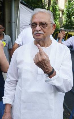 अभिनेता सुनील शेट्टी याने देखील मतदानाचा हक्क बजावला. तसेच ज्येष्ठ गीतकार गुलजार यांनीही मतदान करून लोकशाहीप्रती आपली जबाबदारी पार पाडली.