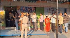 Maharashtra Municipal Election 2026 : मुंबई, पुण्यासह महाराष्ट्रात ठिकठिकाणी मतदानाला सुरुवात; मतदारांची गर्दी किती? PHOTO