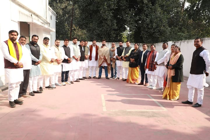 इस अवसर पर जल संसाधन मंत्री विजय कुमार चौधरी, लोक स्वास्थ्य अभियंत्रण मंत्री संजय कुमार सिंह, सांसद अरुण भारती, विधायक मुरारी प्रसाद गौतम, जदयू के प्रदेश अध्यक्ष उमेश कुशवाहा सहित अन्य जनप्रतिनिधिगण, बड़ी संख्या में कार्यकर्तागण एवं गणमान्य व्यक्ति उपस्थित थे.