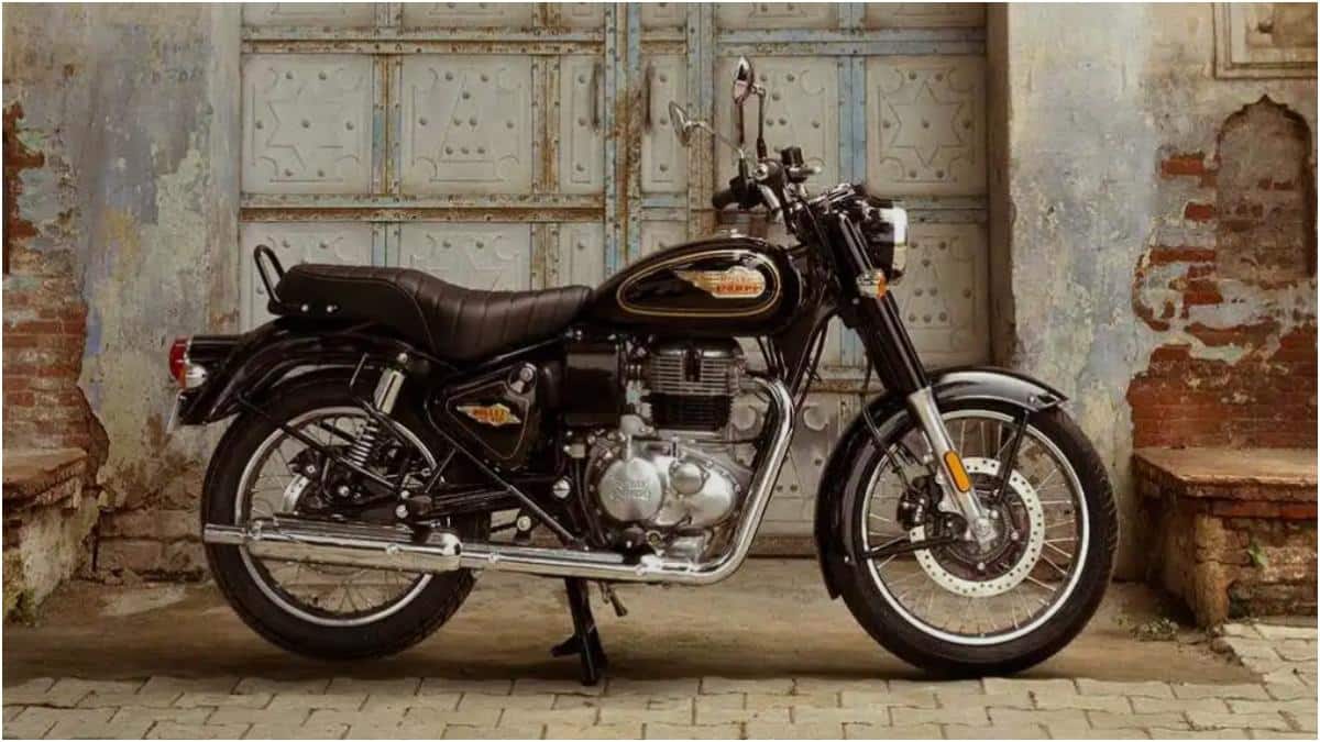 Bullet Bike Prize in Cockfights: కోడి పందేలు.. వరుస విజయాలతో బుల్లెట్‌ బైక్ నెగ్గిన పందెం రాయుళ్లు